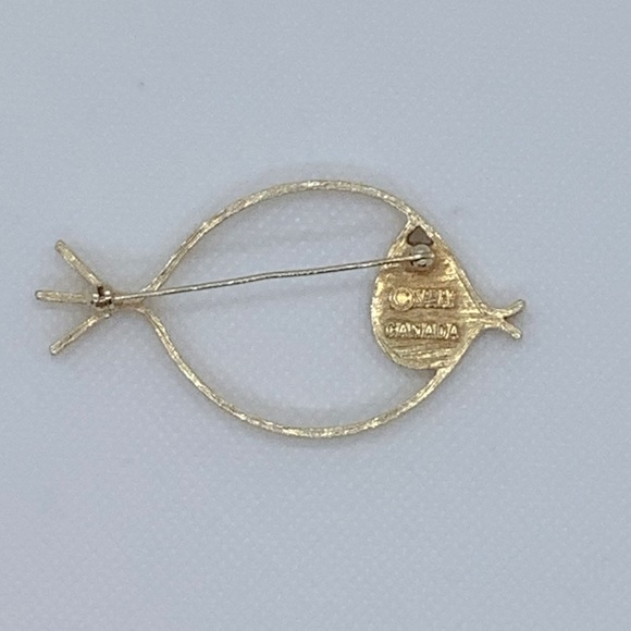 Signed Sarah Coventry Fish Brooch - Picture 3 of 5